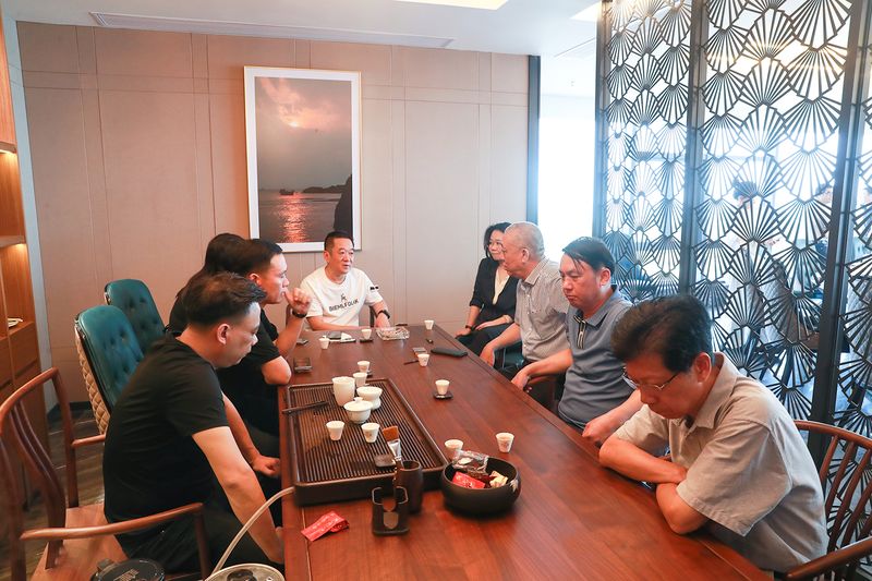 強(qiáng)強(qiáng)聯(lián)合！河南礦山黨委書記崔培軍與玉昆鋼鐵等進(jìn)行洽談